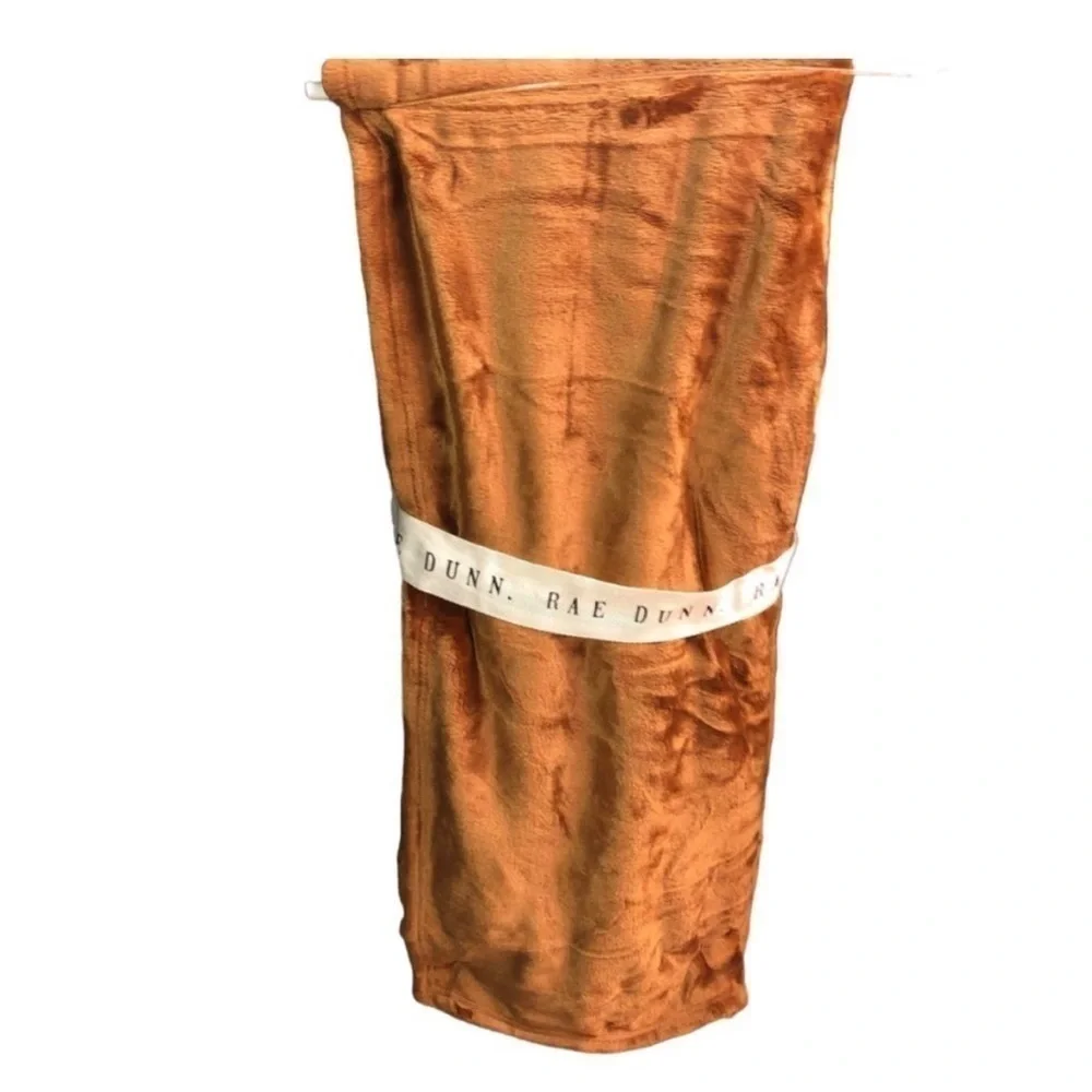 Hard to find Rae Dunn Happy Halloween Plush Throw Blanket with Patch 50x60”